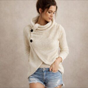 Women's / juniors knit pullover cream colored sweater size Med